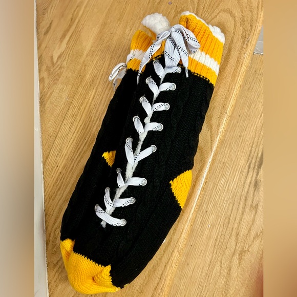 Boston Bruins Official NHL Skater Socks -NWT - Picture 1 of 7